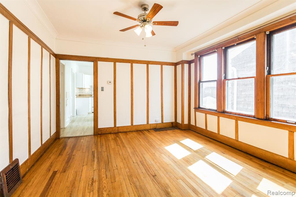 1042 Wayburn Street Property Photo 9