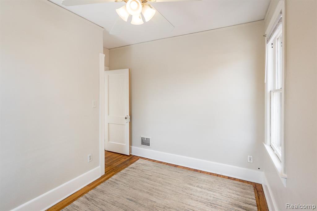 1042 Wayburn Street Property Photo 22