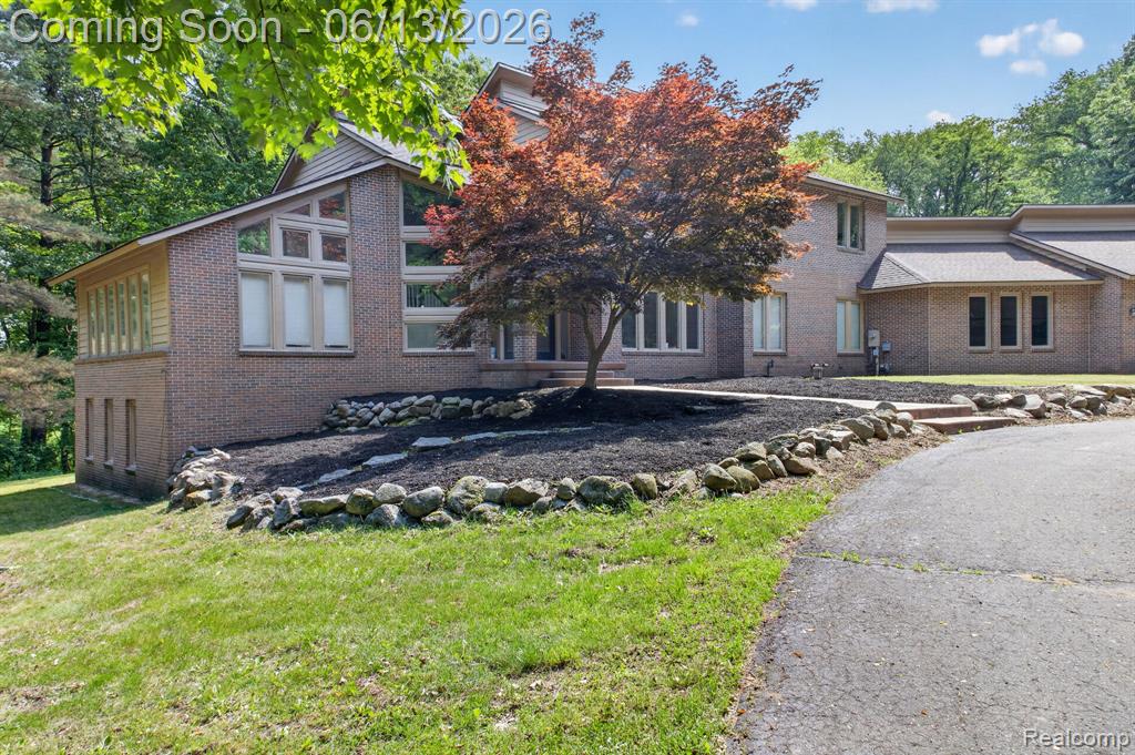 9961 Cross Creek Drive Property Photo 1