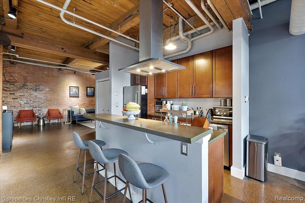 6533 E Jefferson Avenue Property Photo 12