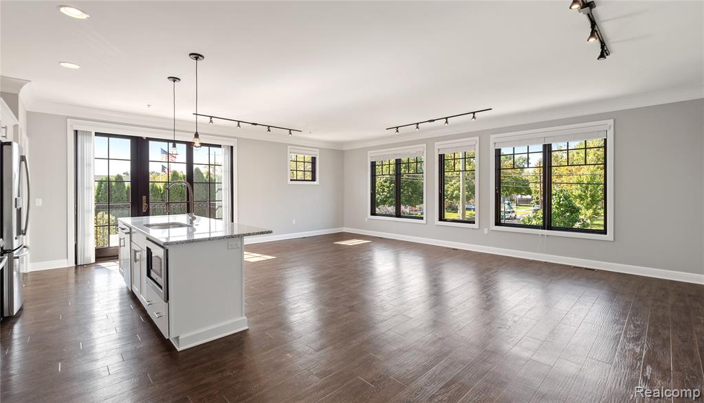 451 S Eton Street Property Photo 10