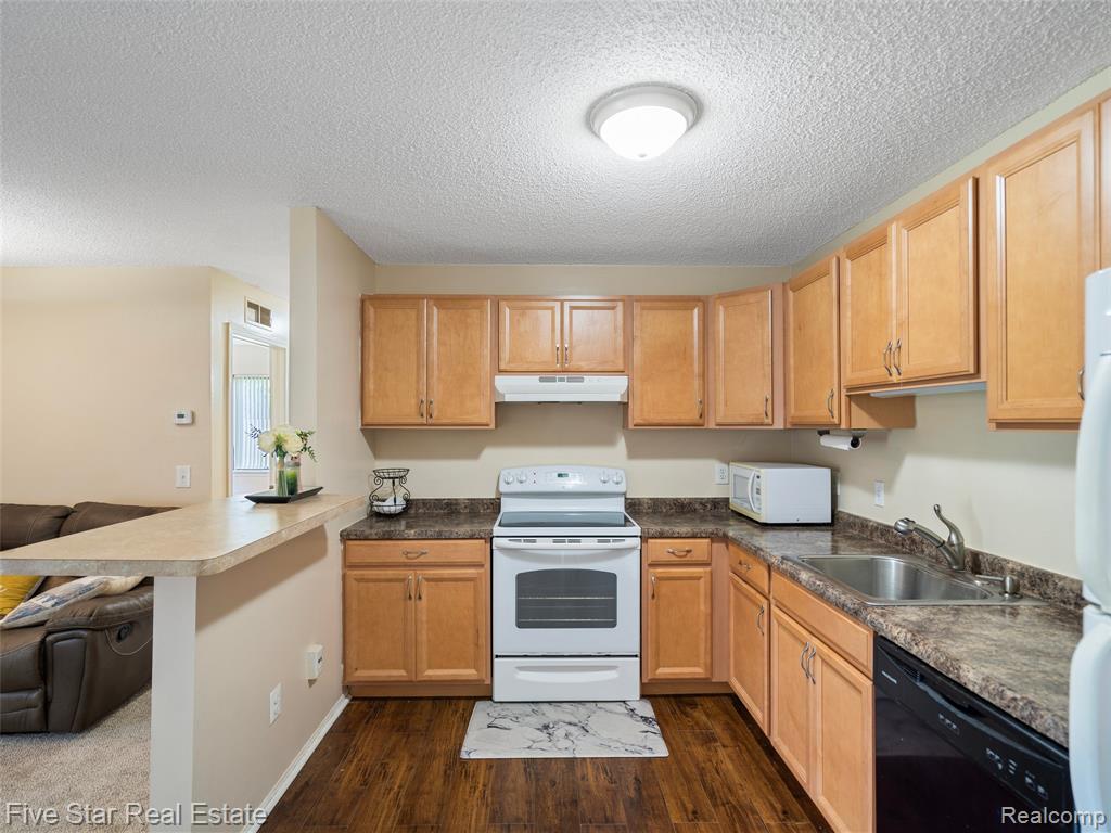 15012 Island Drive Property Photo 5