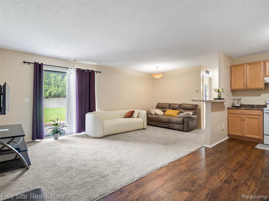 15012 Island Drive Property Photo 6