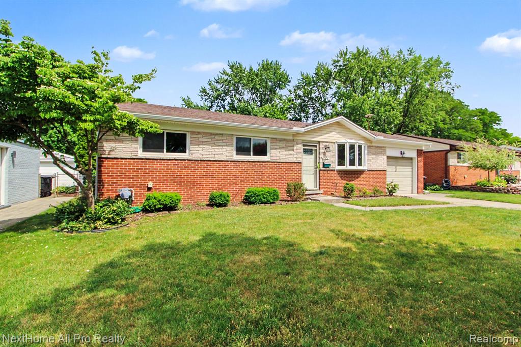 14242 Park Street Property Photo 2