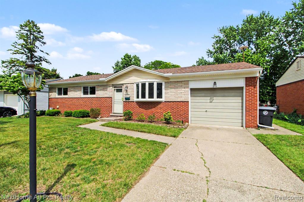 14242 Park Street Property Photo 4