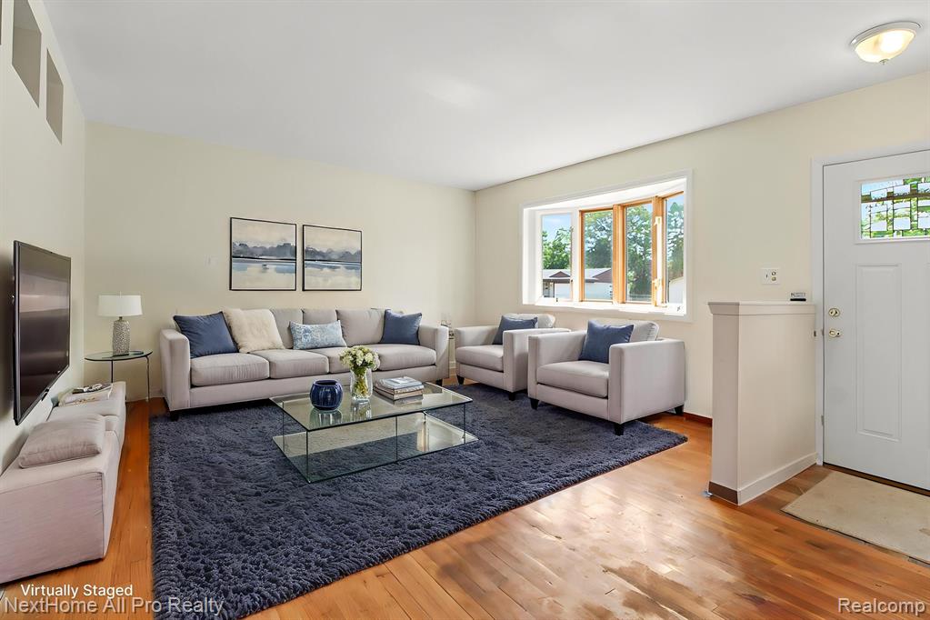 14242 Park Street Property Photo 5