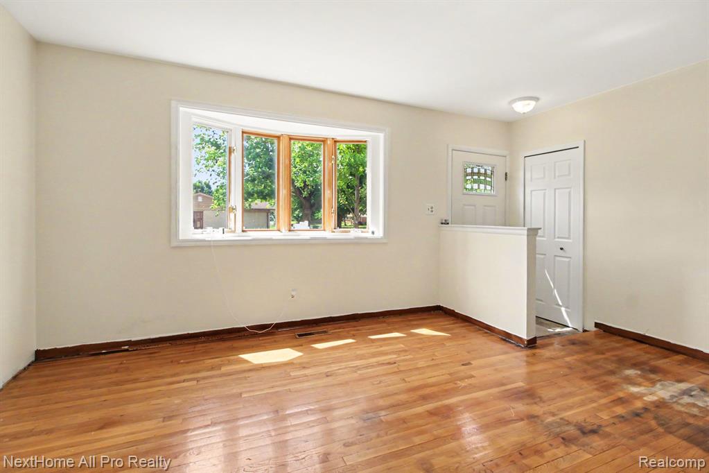 14242 Park Street Property Photo 8