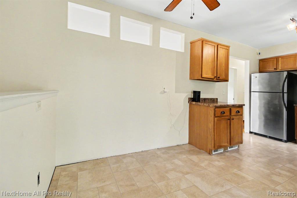 14242 Park Street Property Photo 12