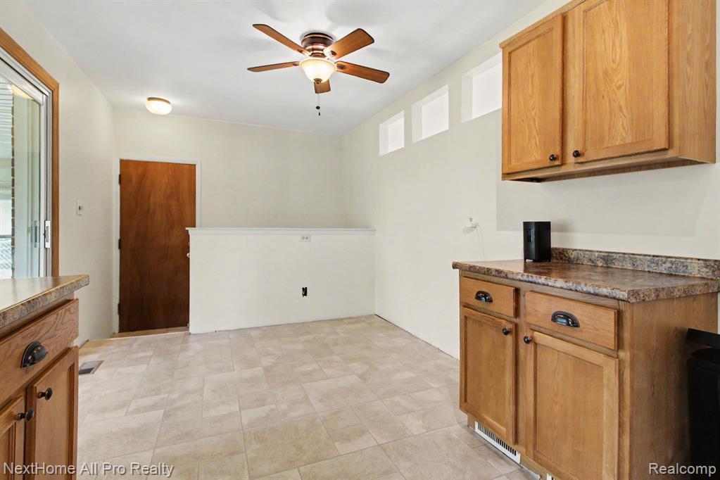 14242 Park Street Property Photo 13