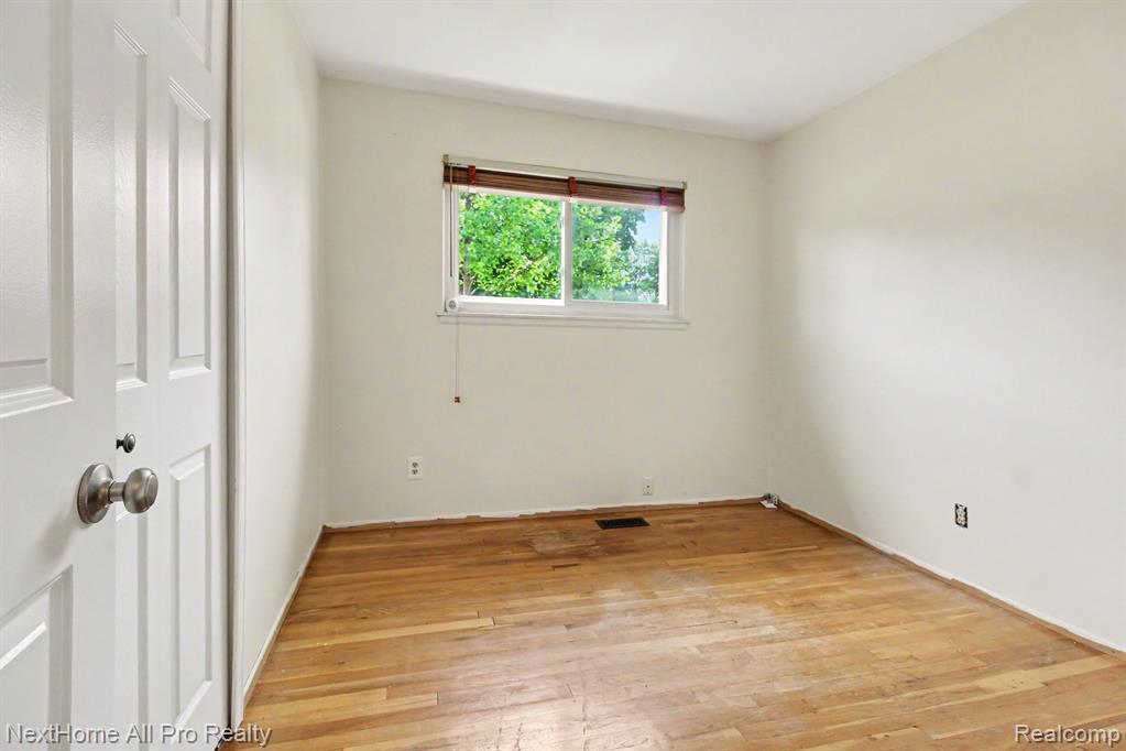 14242 Park Street Property Photo 16