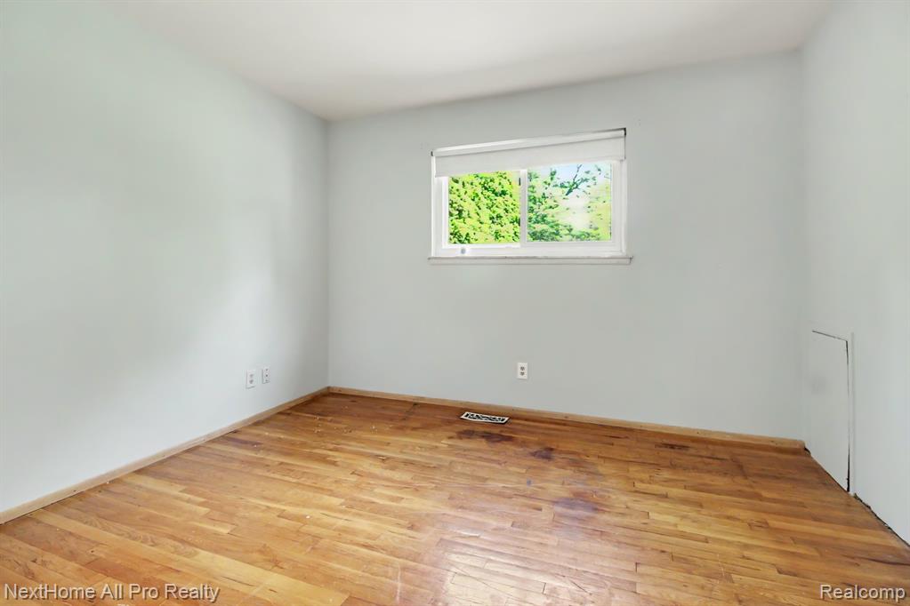 14242 Park Street Property Photo 18