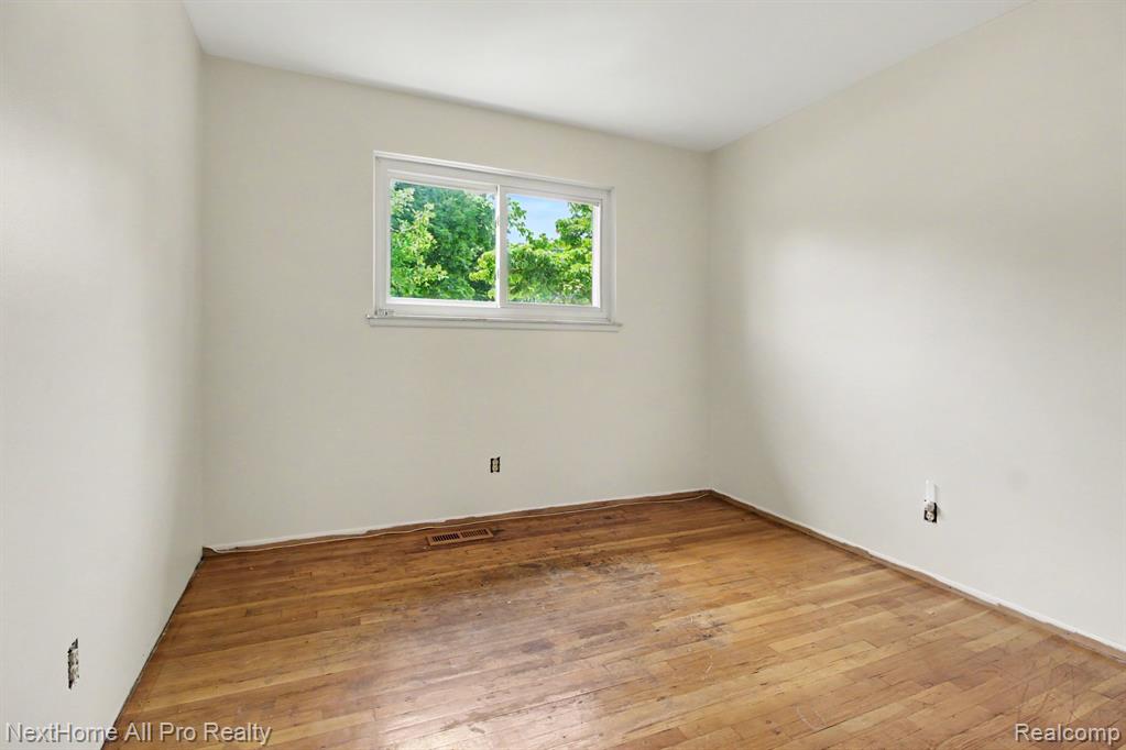 14242 Park Street Property Photo 20