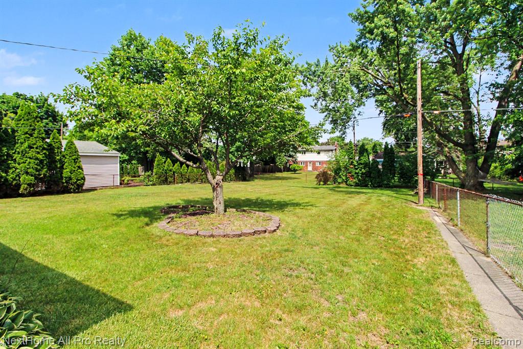 14242 Park Street Property Photo 30