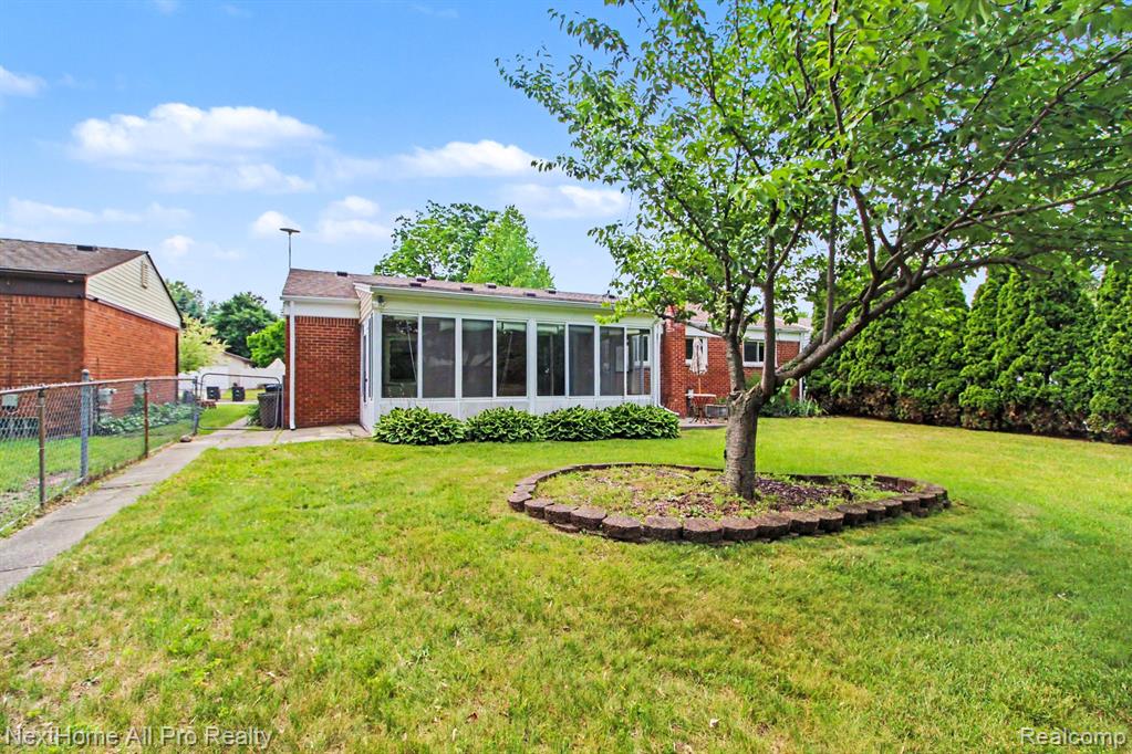 14242 Park Street Property Photo 31