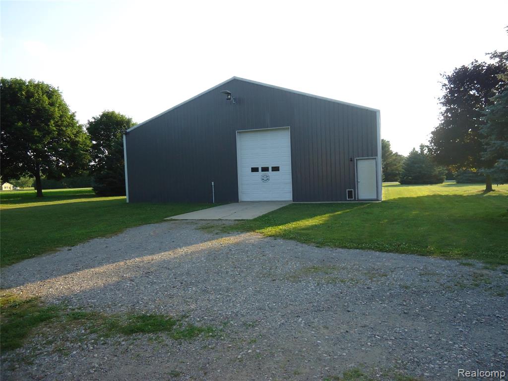 2933 Ashley Drive Property Photo 3