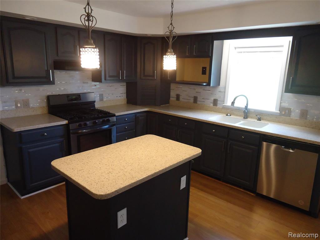 2933 Ashley Drive Property Photo 5