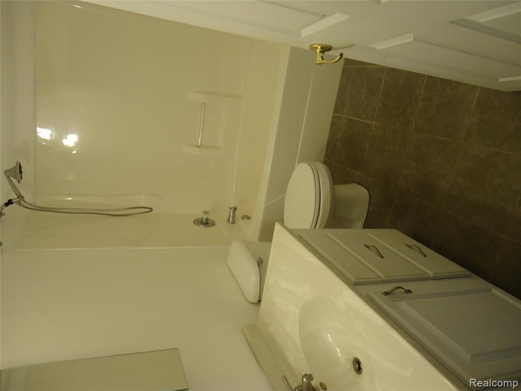 2933 Ashley Drive Property Photo 7