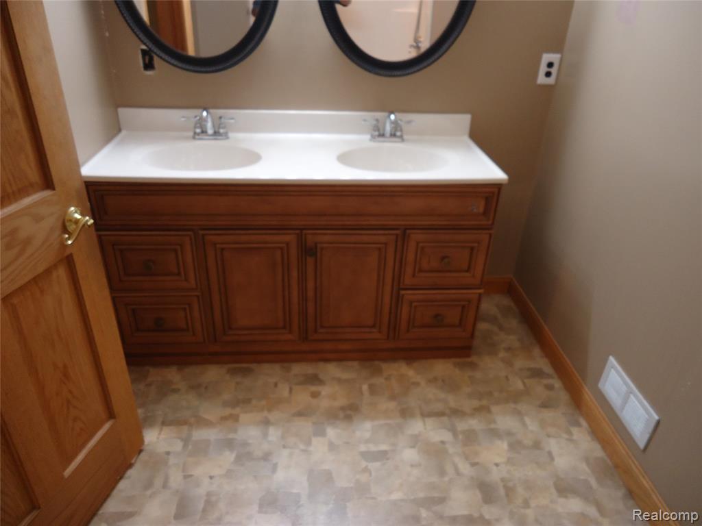 2933 Ashley Drive Property Photo 10