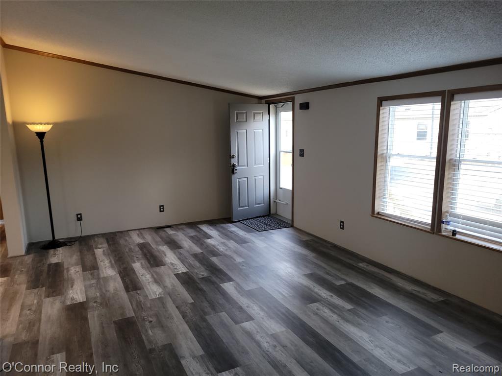 521 Bush Lake Lane Property Photo 2