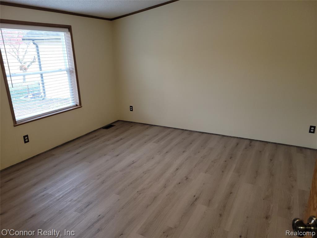 521 Bush Lake Lane Property Photo 4