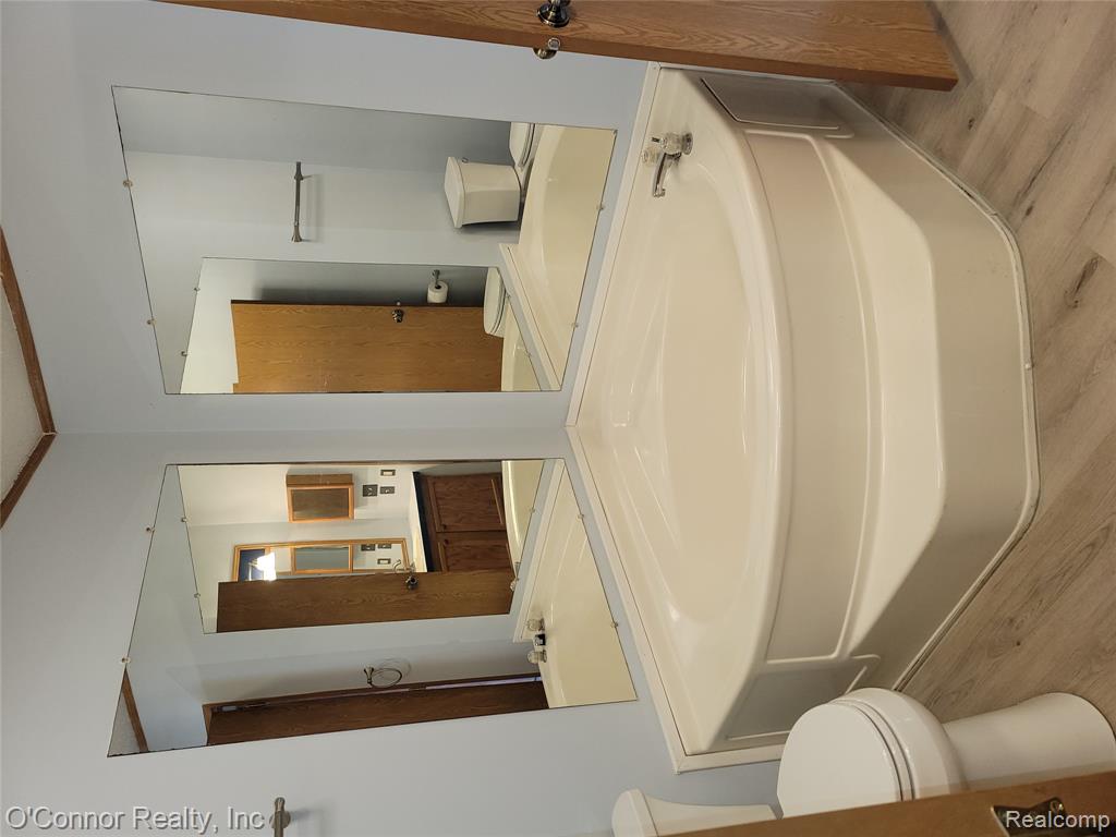 521 Bush Lake Lane Property Photo 6