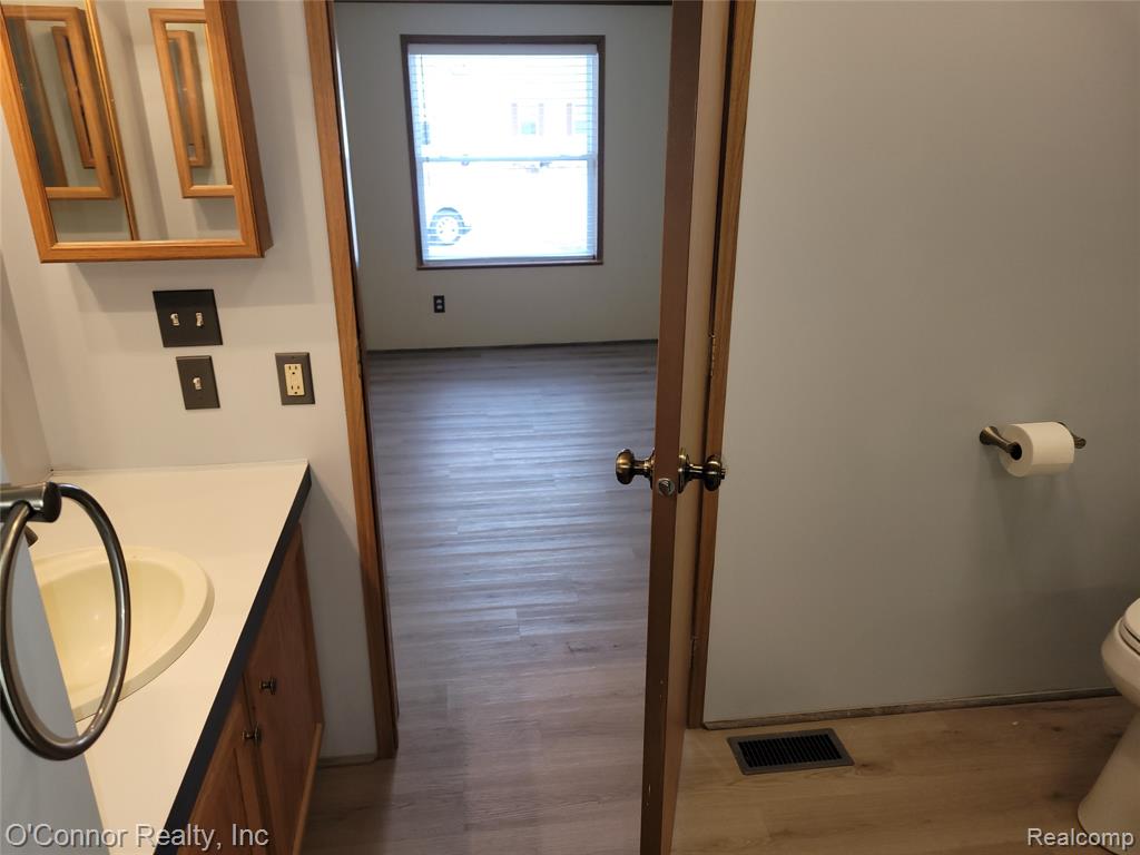 521 Bush Lake Lane Property Photo 7