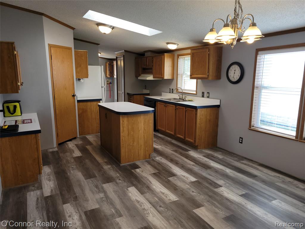521 Bush Lake Lane Property Photo 9