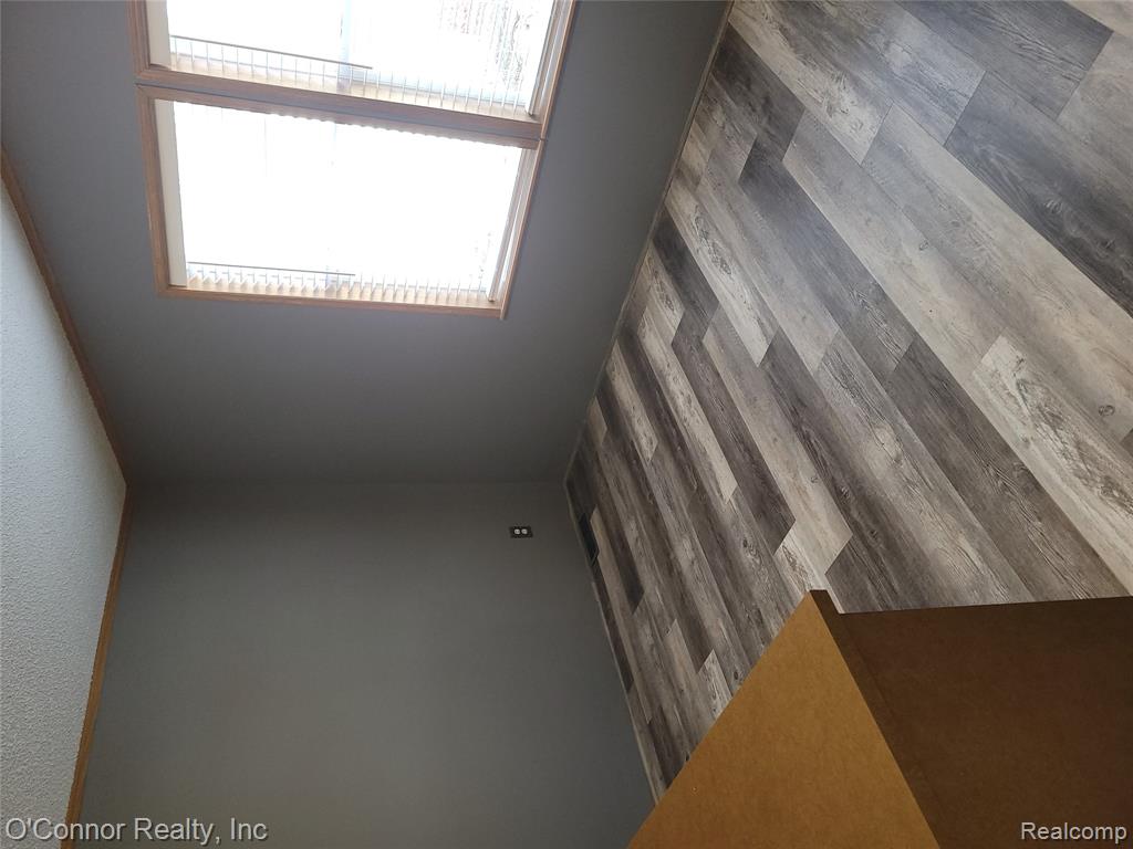 521 Bush Lake Lane Property Photo 12