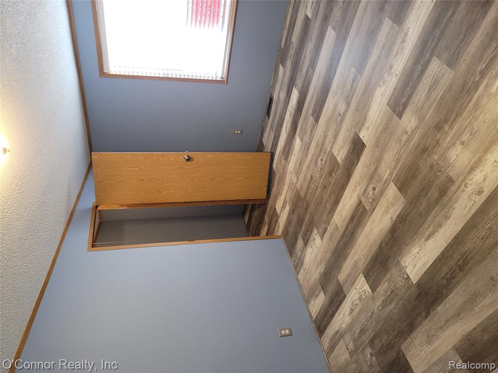 521 Bush Lake Lane Property Photo 13