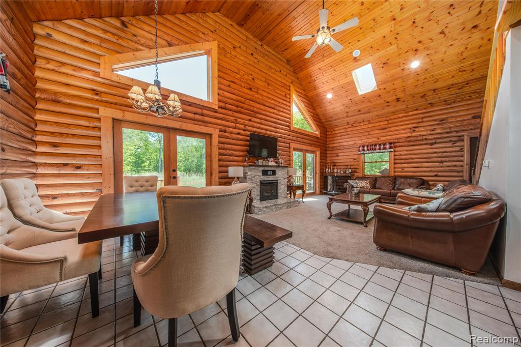 5432 N 7 Mile Road Property Photo 5