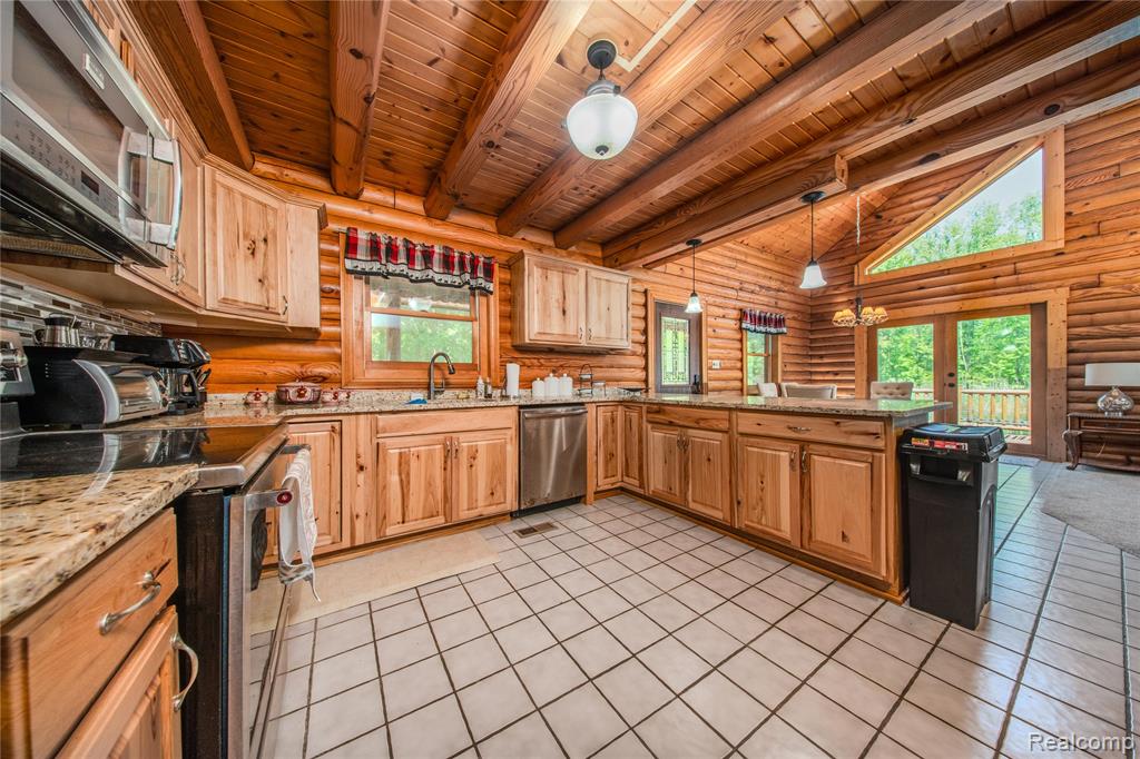 5432 N 7 Mile Road Property Photo 6