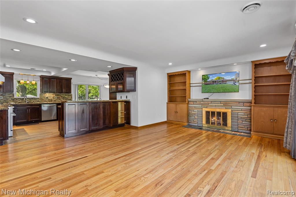 8359 Chicago Road Property Photo 7