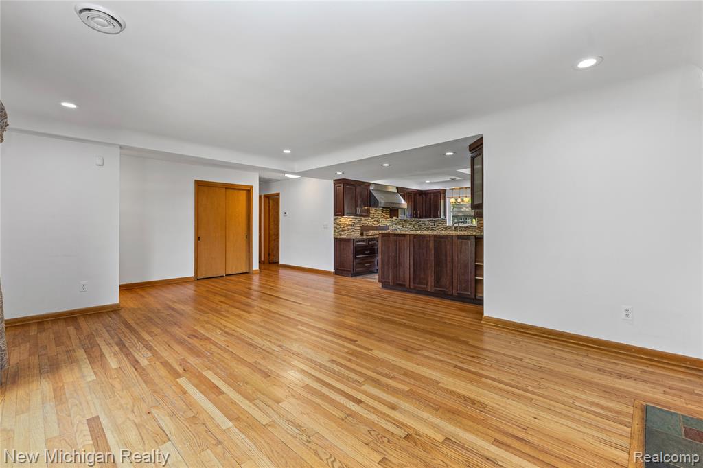 8359 Chicago Road Property Photo 9