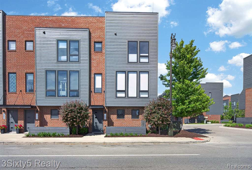 2251 Trumbull Street
