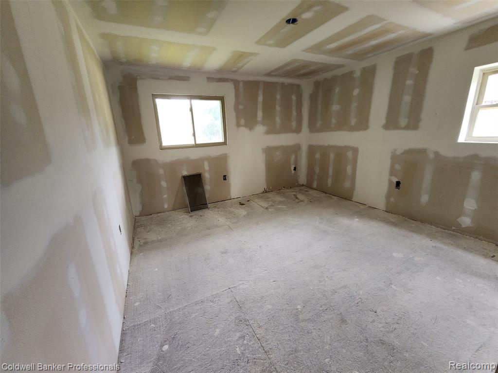 27391 Spring Arbor Drive Property Photo 3