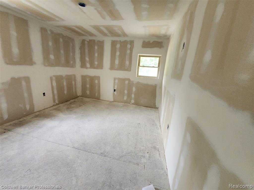 27391 Spring Arbor Drive Property Photo 4