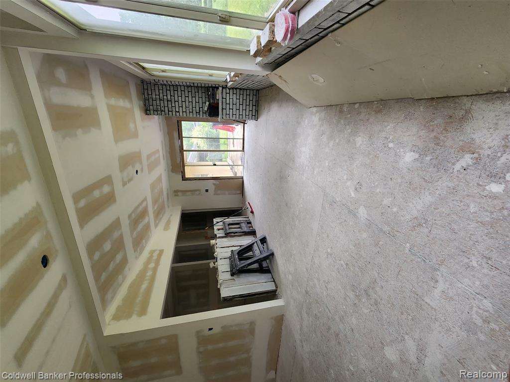 27391 Spring Arbor Drive Property Photo 5