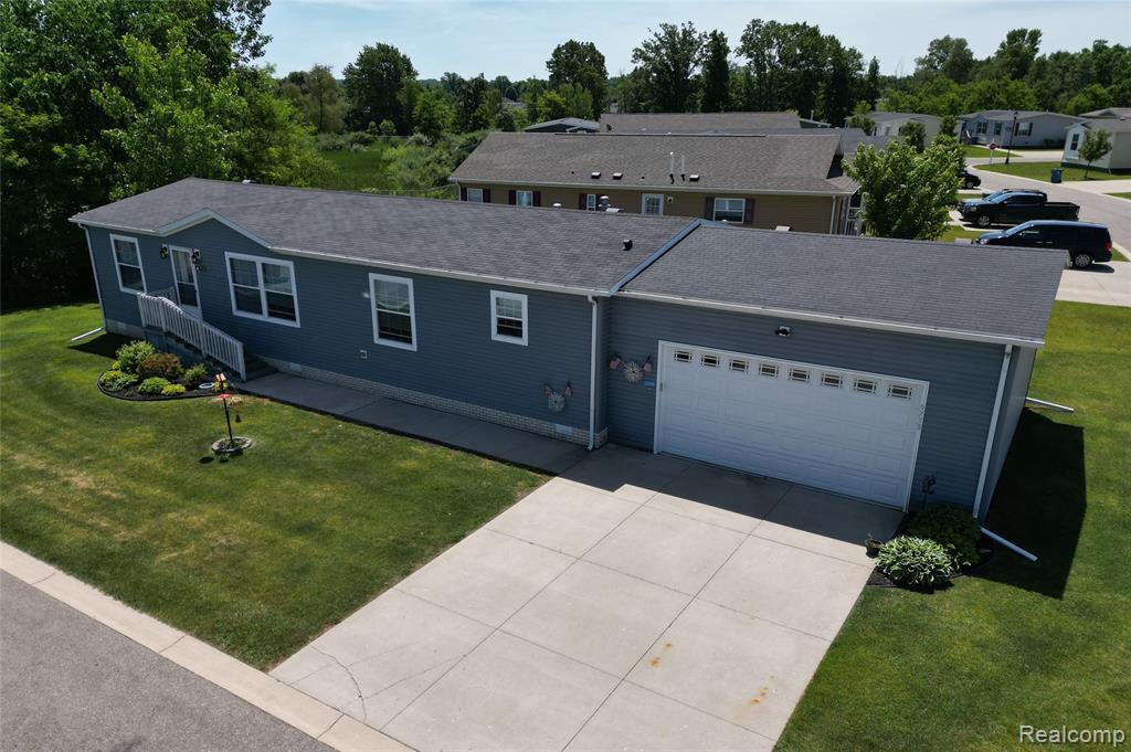 9758 Home Court Property Photo 3