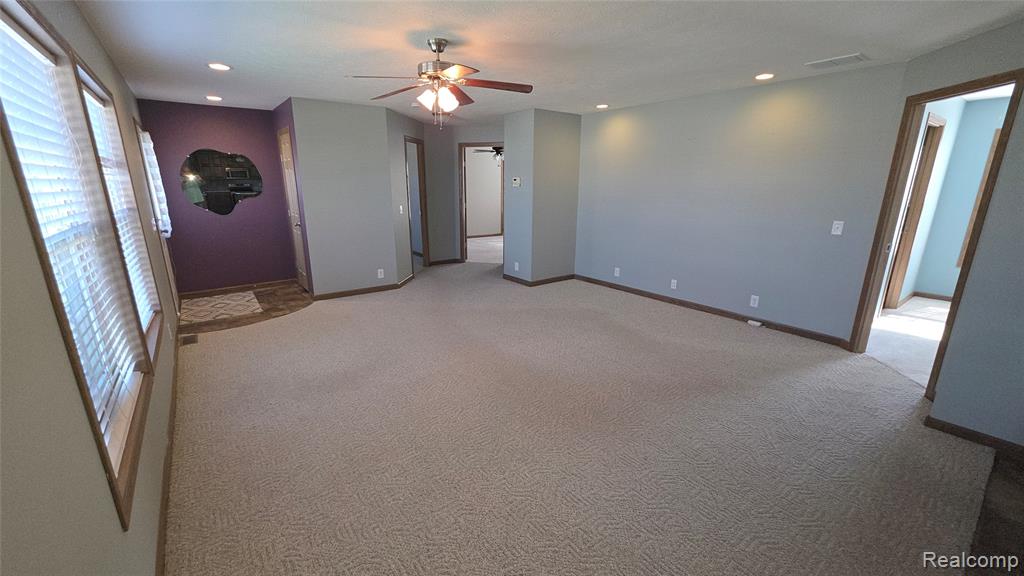 9758 Home Court Property Photo 4