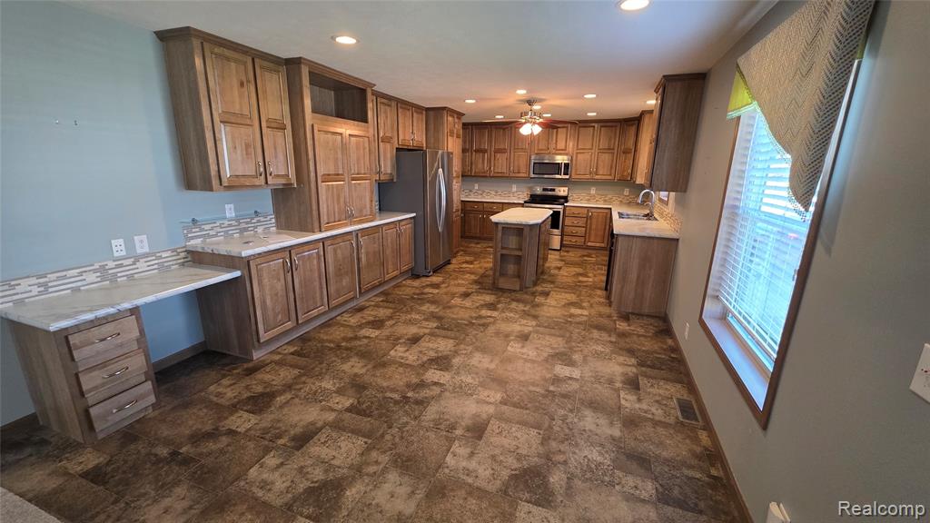 9758 Home Court Property Photo 5
