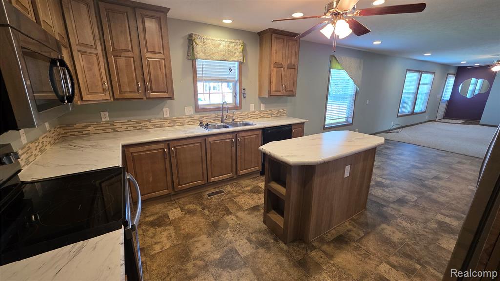 9758 Home Court Property Photo 6