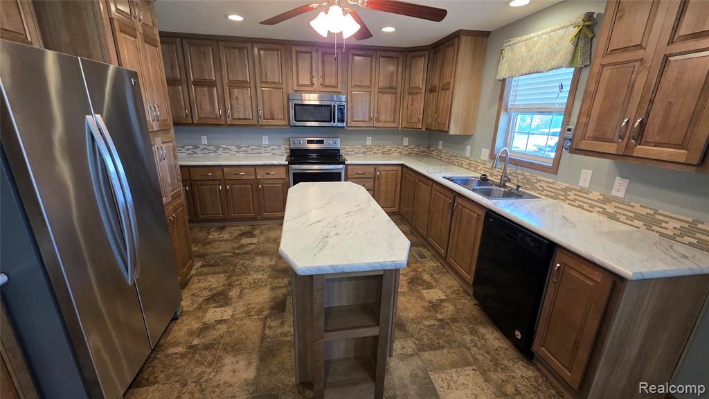 9758 Home Court Property Photo 7