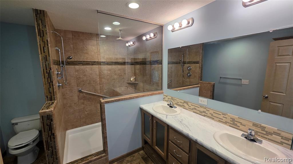 9758 Home Court Property Photo 9