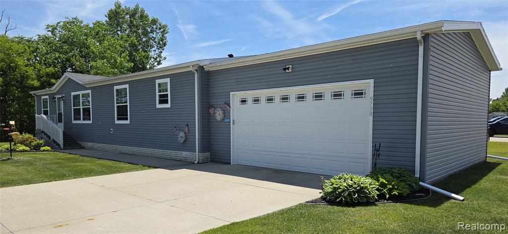 9758 Home Court Property Photo 24