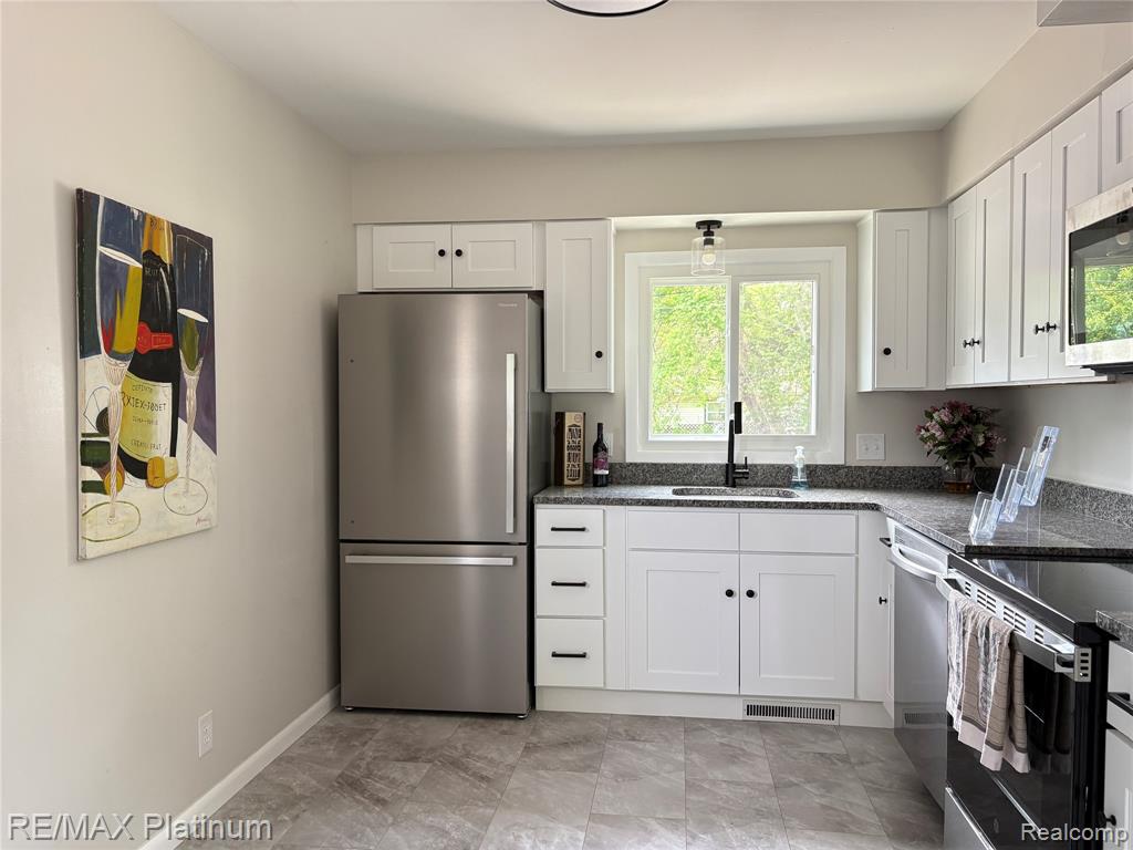 208 Devonshire St Property Photo 3