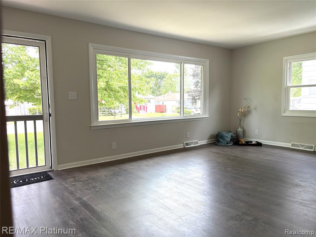 208 Devonshire St Property Photo 7
