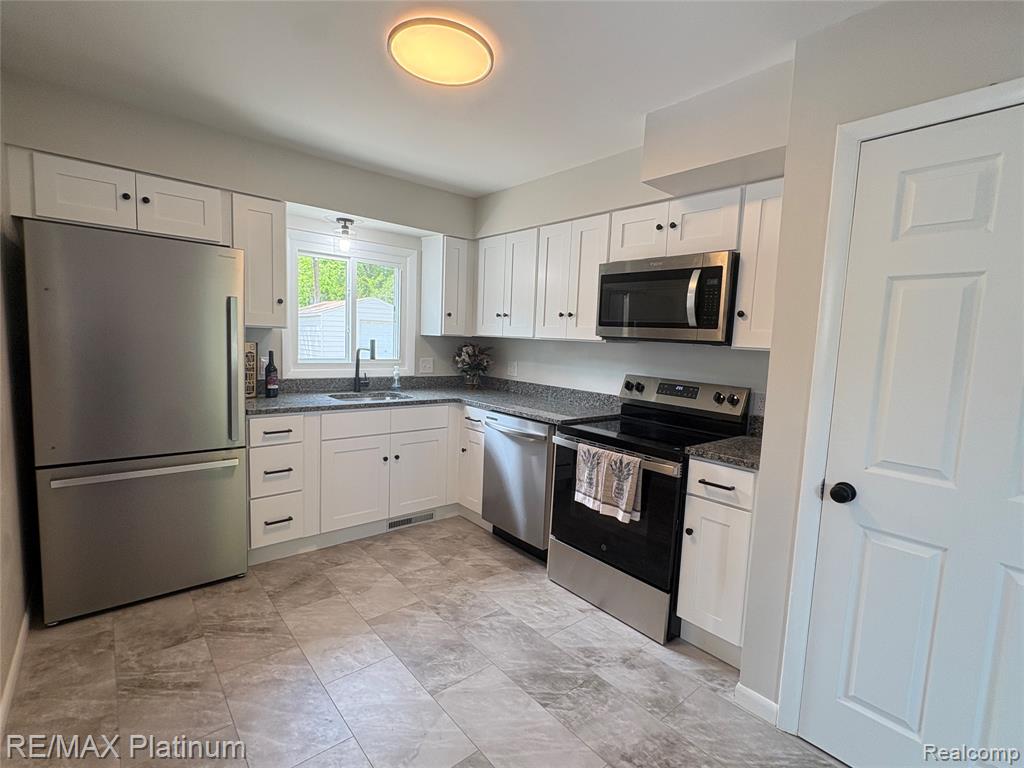 208 Devonshire St Property Photo 8