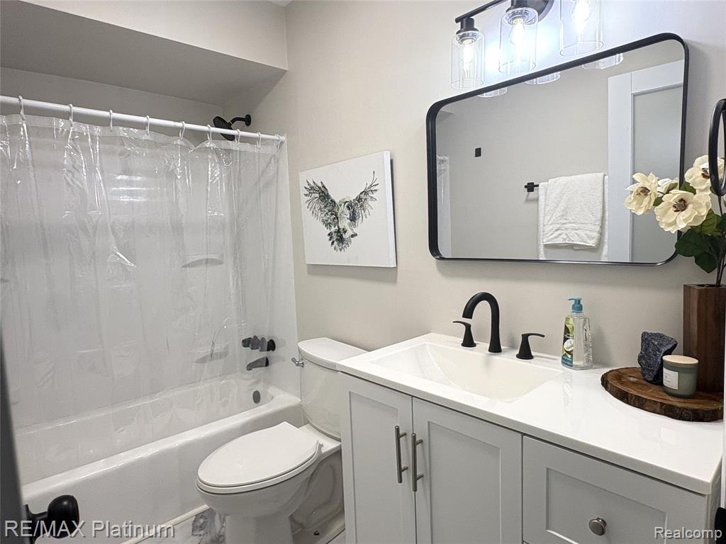 208 Devonshire St Property Photo 10