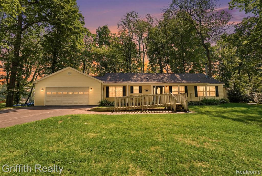 260 Ellsworth Lake Drive Property Photo 1