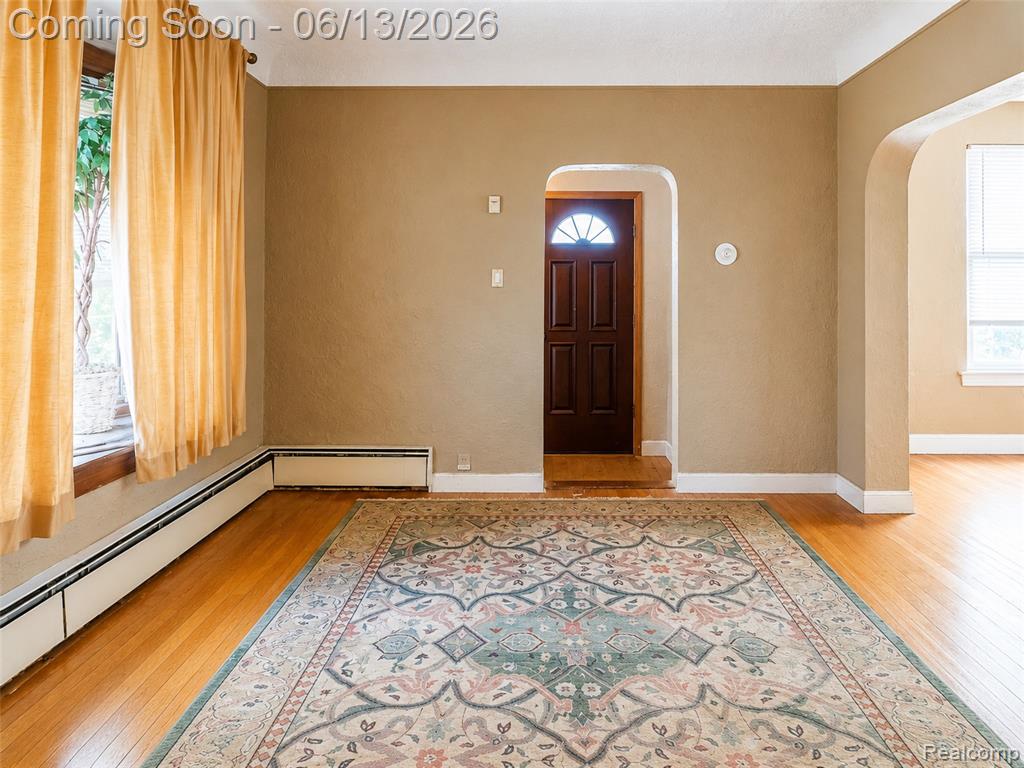 24362 Outer Drive Property Photo 11